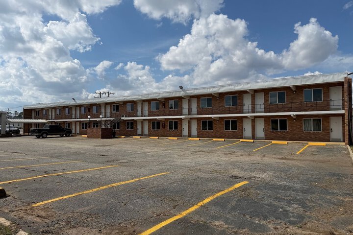 Deluxe Inn