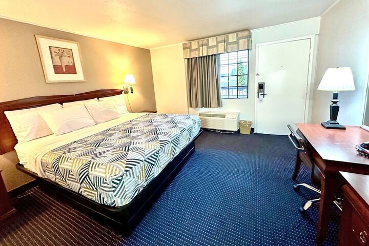 Room 18 of 32