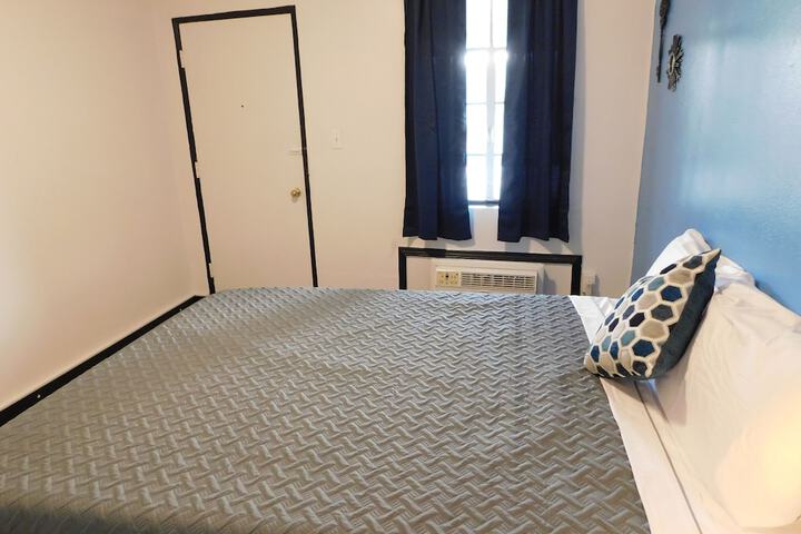 Room 10 of 27