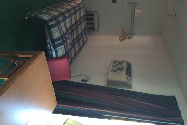 Room 10 of 17