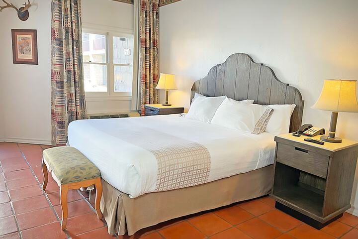 Room 32 of 48