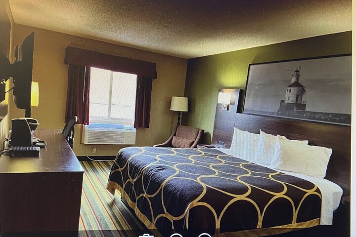 Super 8 by Wyndham Superior WI