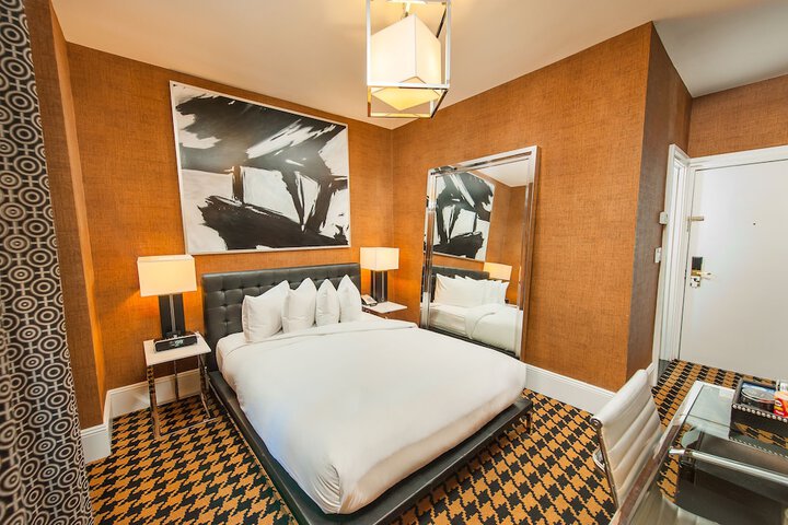 Room 17 of 44