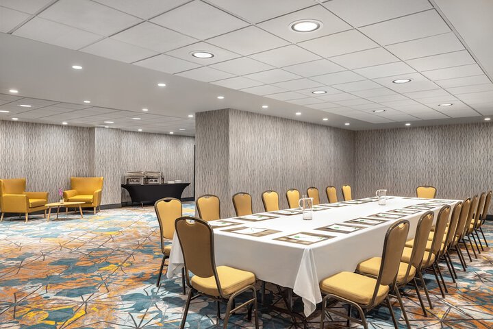 Holiday Inn Toronto Downtown Centre by IHG