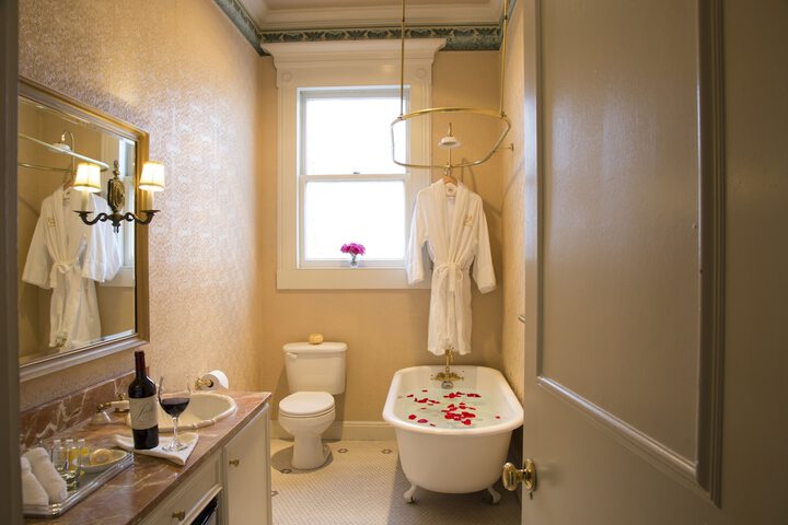 Room 11 of 38