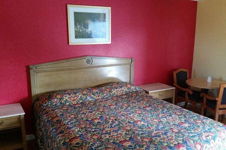 Room 8 of 17