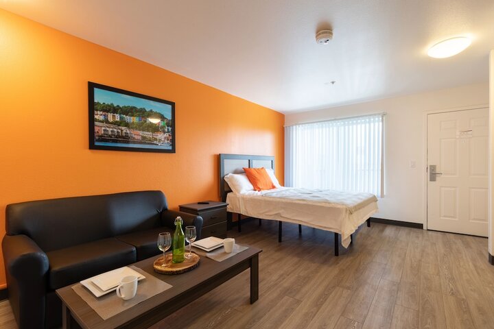 Room 9 of 16