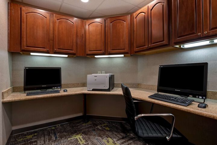 Business Center 33 of 33