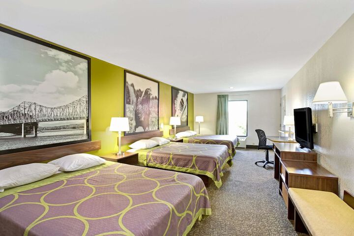 Room 18 of 28