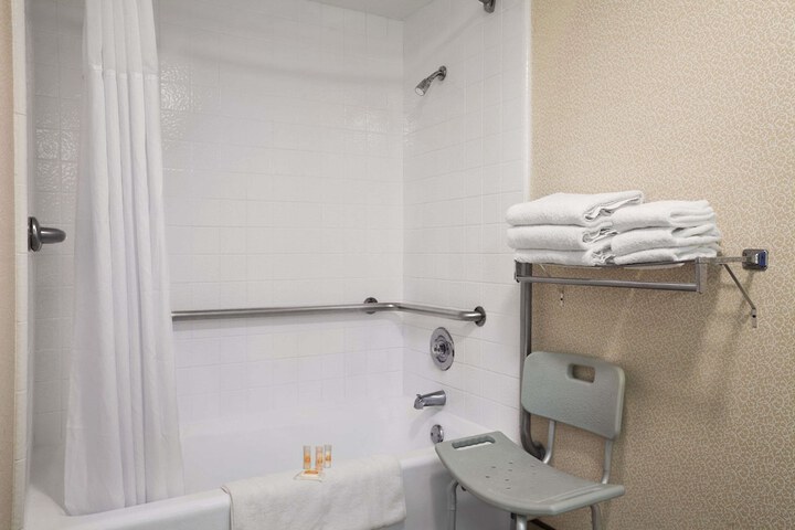 Room 6 of 19