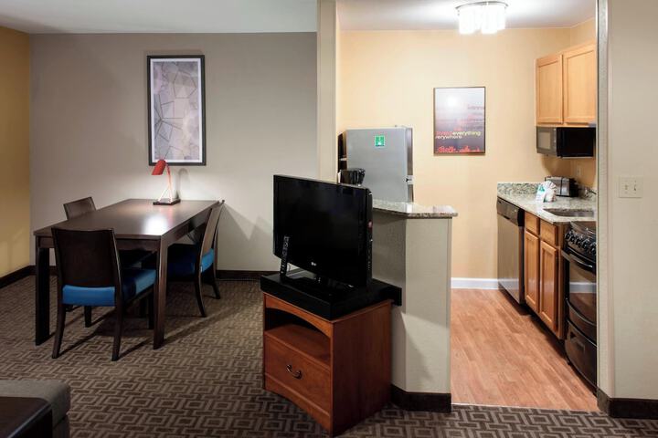 Room 12 of 37