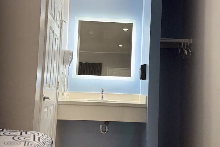 Room 11 of 37