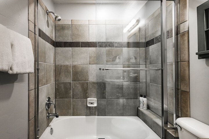 Room 12 of 40