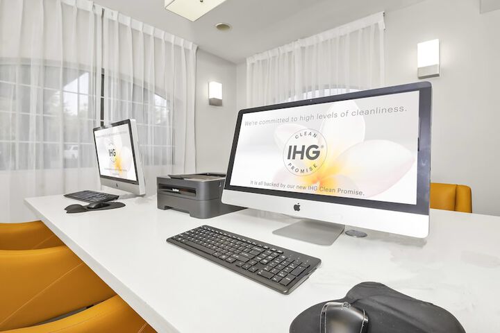 Holiday Inn Express Palestine by IHG
