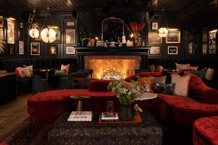 Lounge 49 of 63