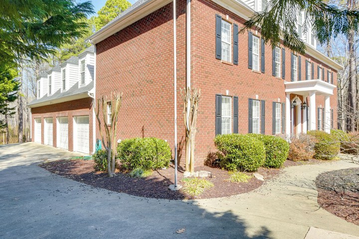 Hike Golf & Boat: Wake Forest Home w / Yard