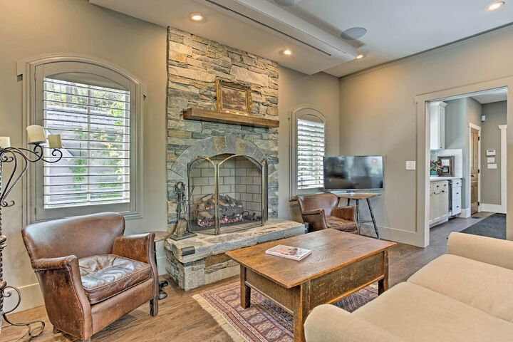 Enchanting Tryon Home w / Hot Tub 14 Mi to Tiec!