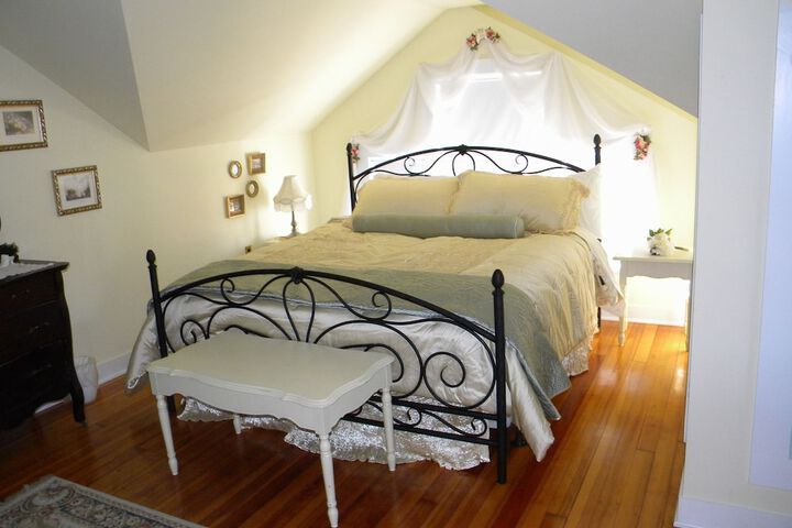 Room 11 of 15
