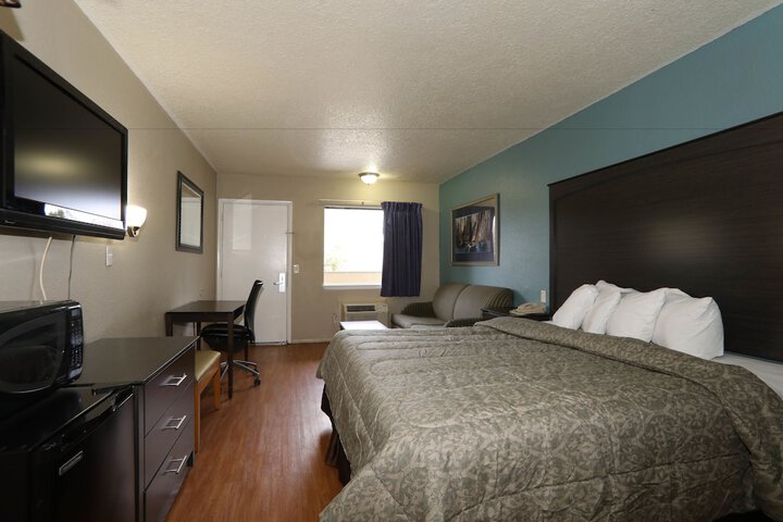 Room 33 of 38