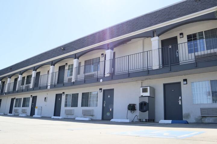 Value Inn Bellflower