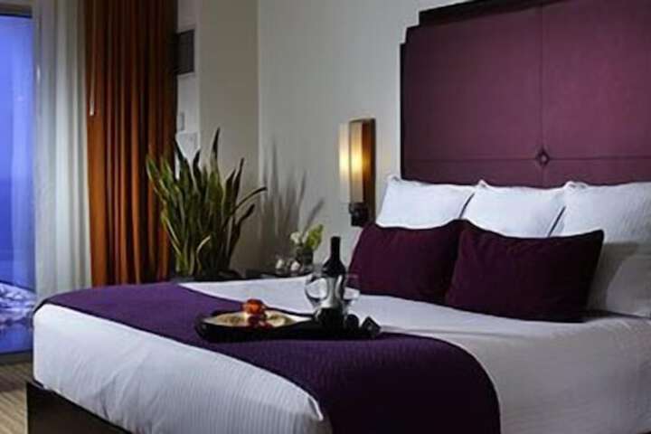 Room 10 of 29