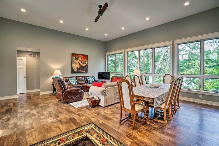 Grand Rapids Area Lakefront House w / Dock