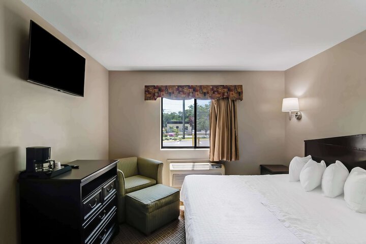 Room 28 of 34
