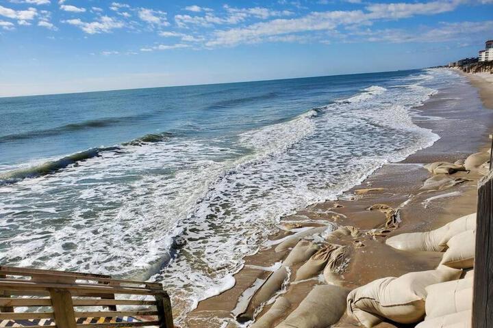 Sand & Sea: Beach Views For Miles!