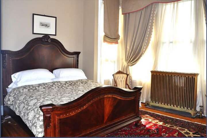 Room 8 of 9