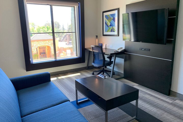 Room 43 of 78