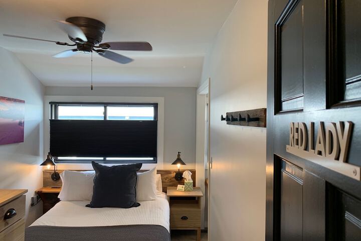 Room 50 of 64