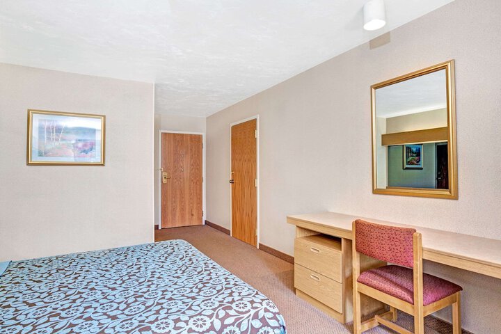 Room 13 of 14