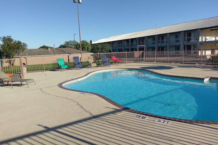 Windcrest Inn and Suites