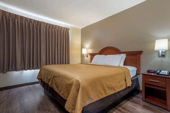 Room 14 of 32
