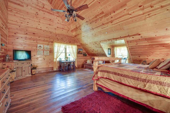 Secluded Broken Bow Cabin w / Fire Pit and Deck!