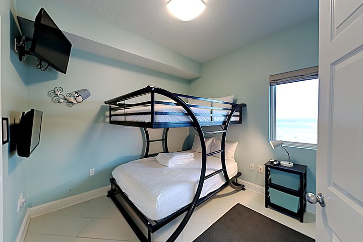 Room 17 of 36