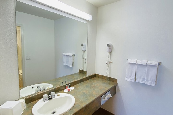 Super 8 by Wyndham 100 Mile House