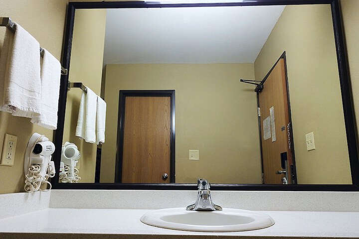 Room 13 of 16