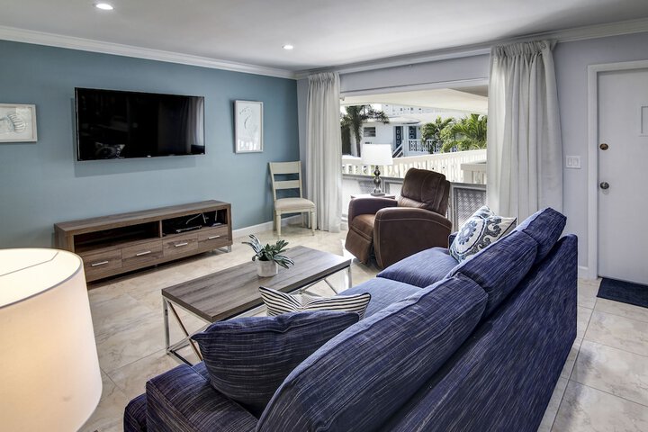 May-Dee Suites