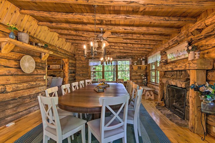 Secluded Cabin w / Spacious Kitchen & Dining Area!