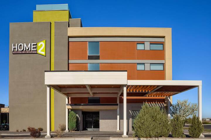Home2 Suites by Hilton Farmington / Bloomfield