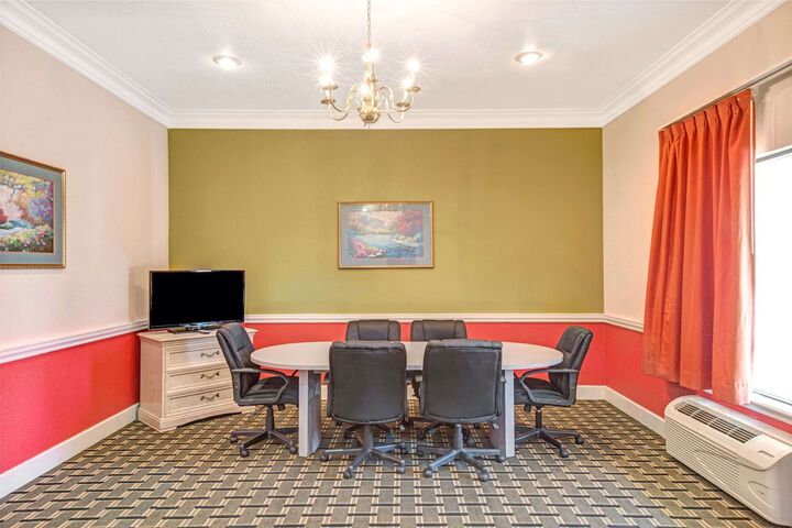Room 7 of 14