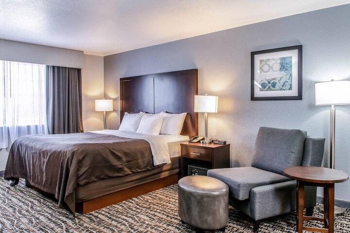 Clarion Hotel by Humboldt Bay