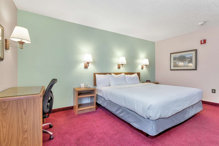 Room 28 of 46