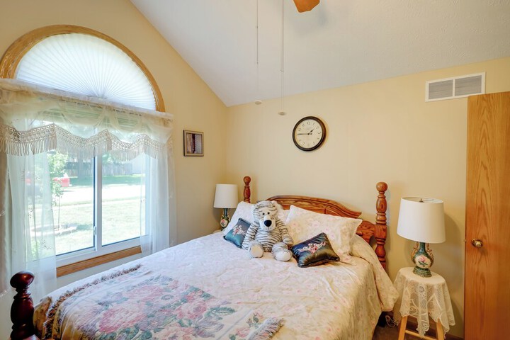 5 Mi to Platte River: Inviting Bellevue Rental