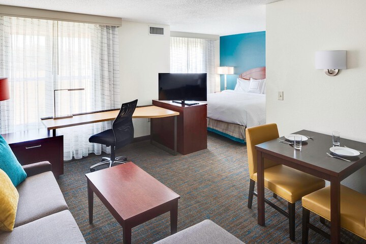 Room 16 of 28