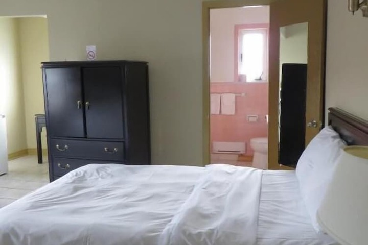 Room 13 of 34