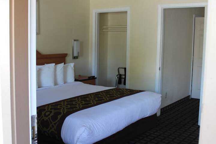 Hotel Exterior 70 of 76