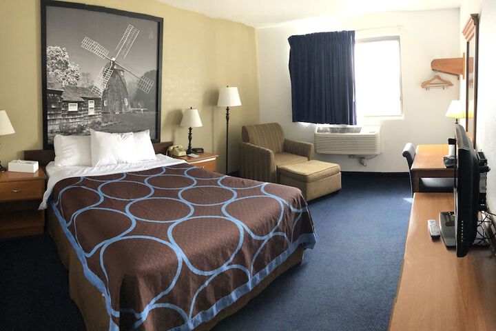 Room 11 of 22
