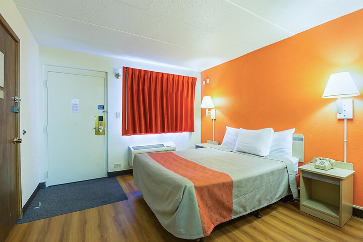 Room 27 of 49